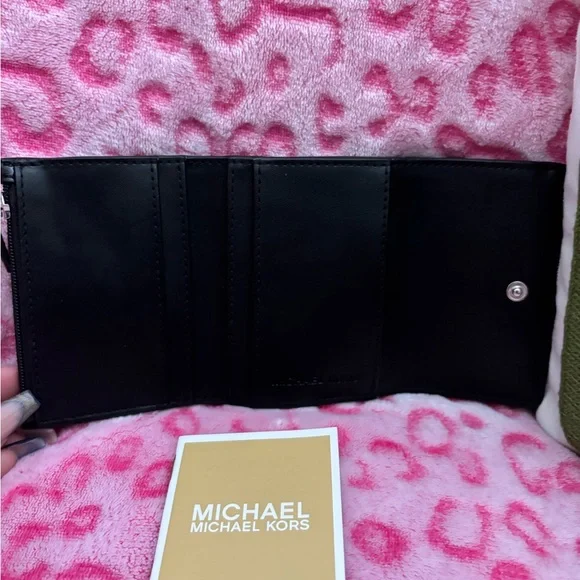 Michael Kors Jet Set Black Patent Compact Trifold Wallet - Picture 3 of 7